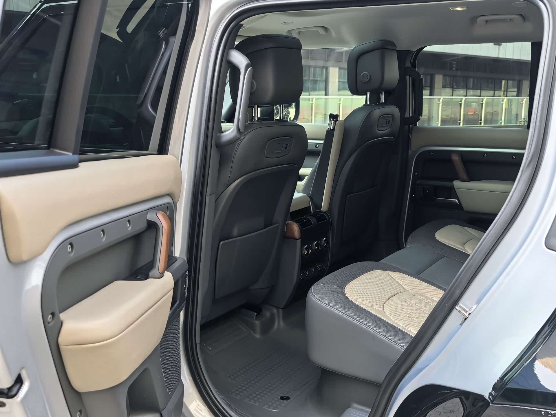 Land Rover Defender, 2021 15