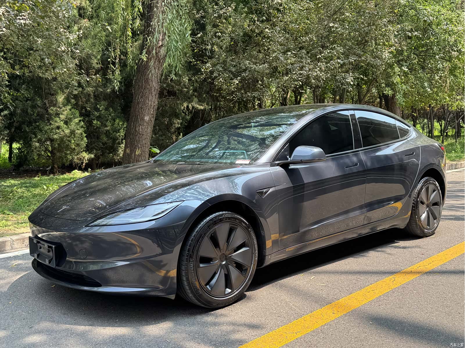 Tesla Model 3, 2025 1