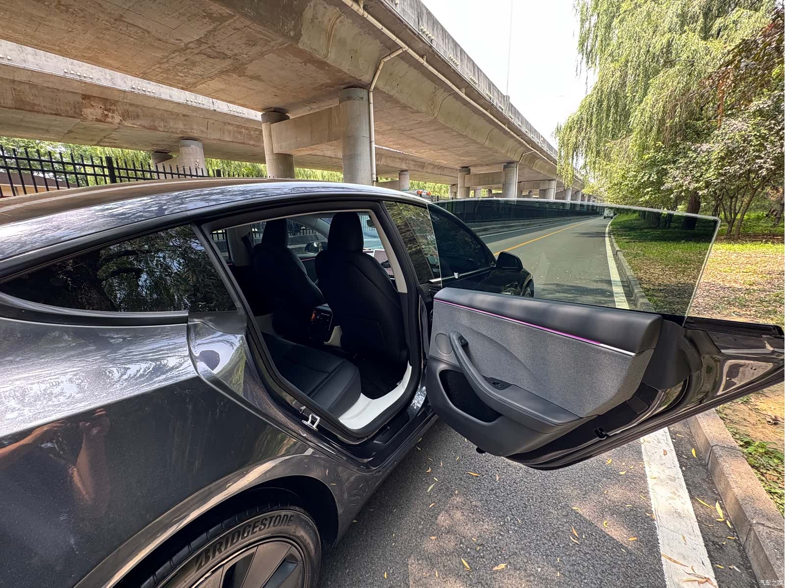 Tesla Model 3, 2025 6