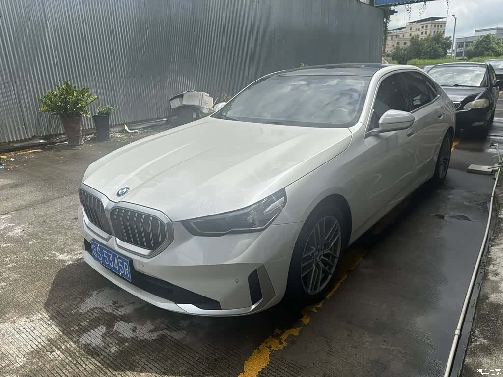 BMW 5 Series, 2024 1