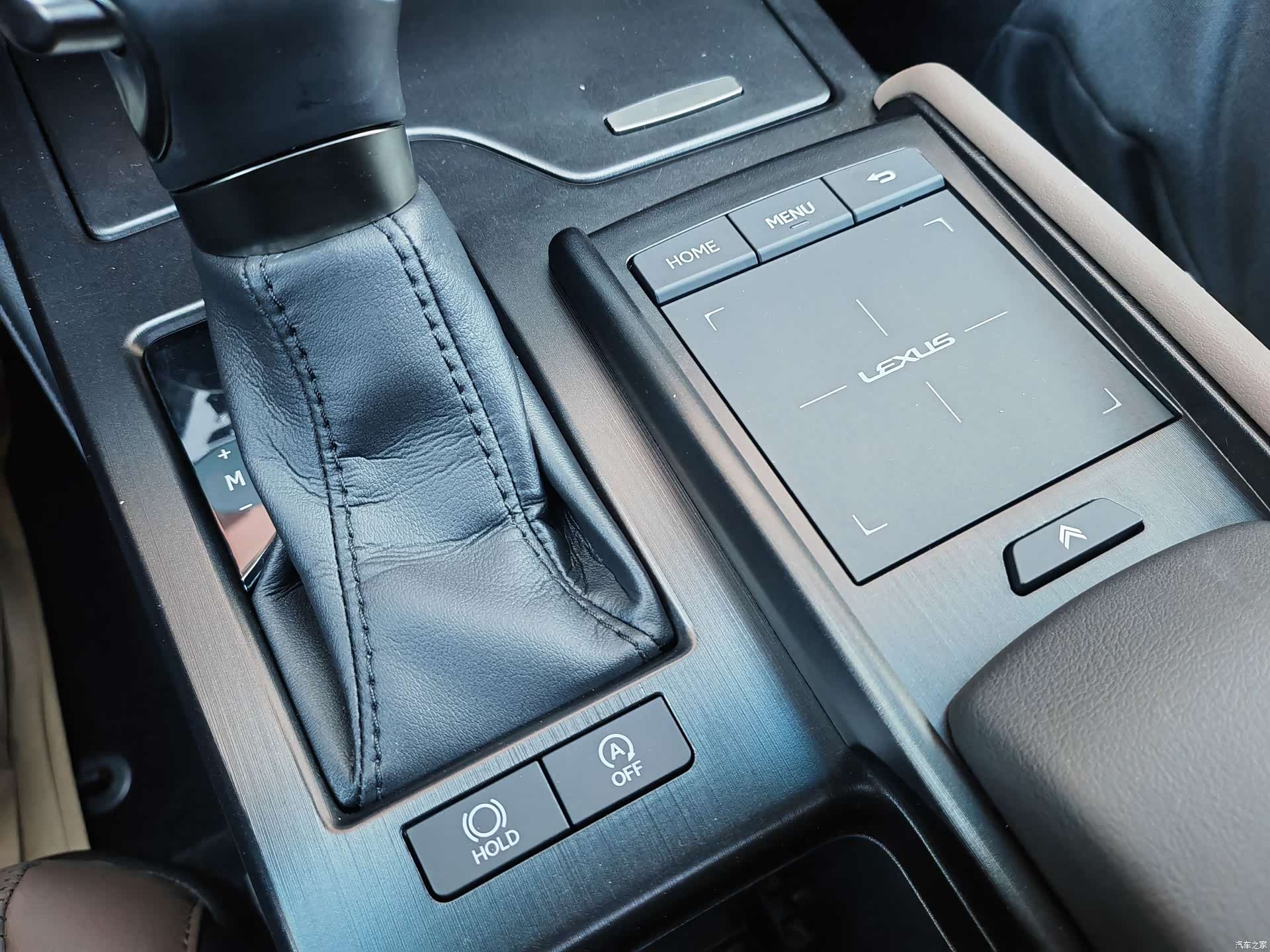 Lexus ES, 2022 14