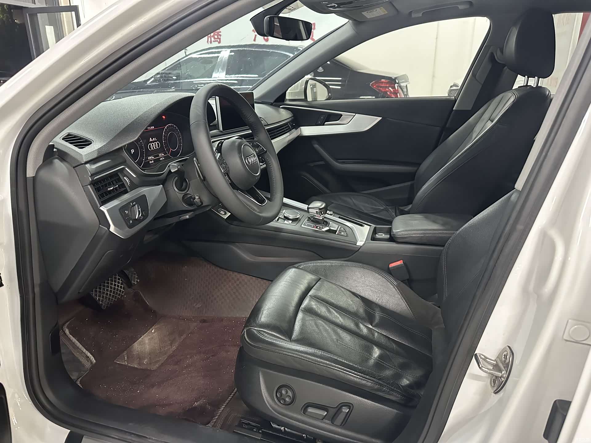 Audi A4L, 2019 7