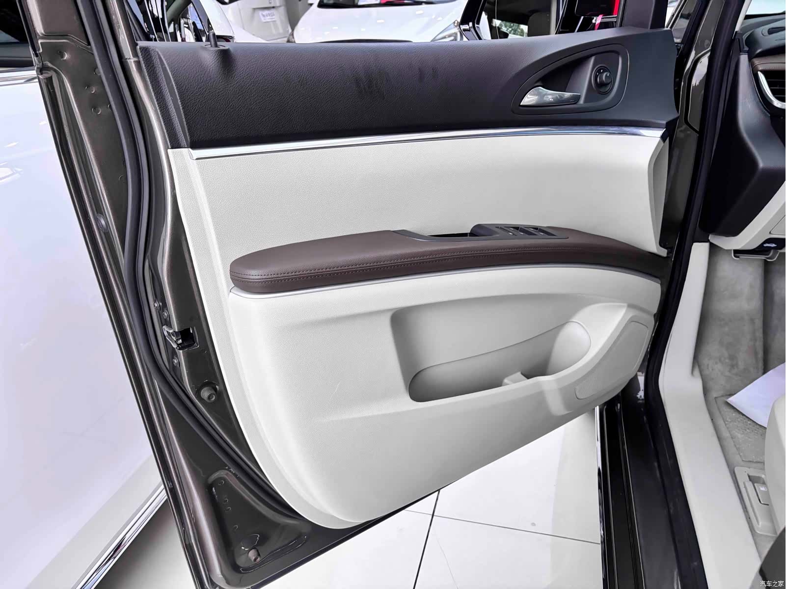 Buick GL8, 2023 все фото