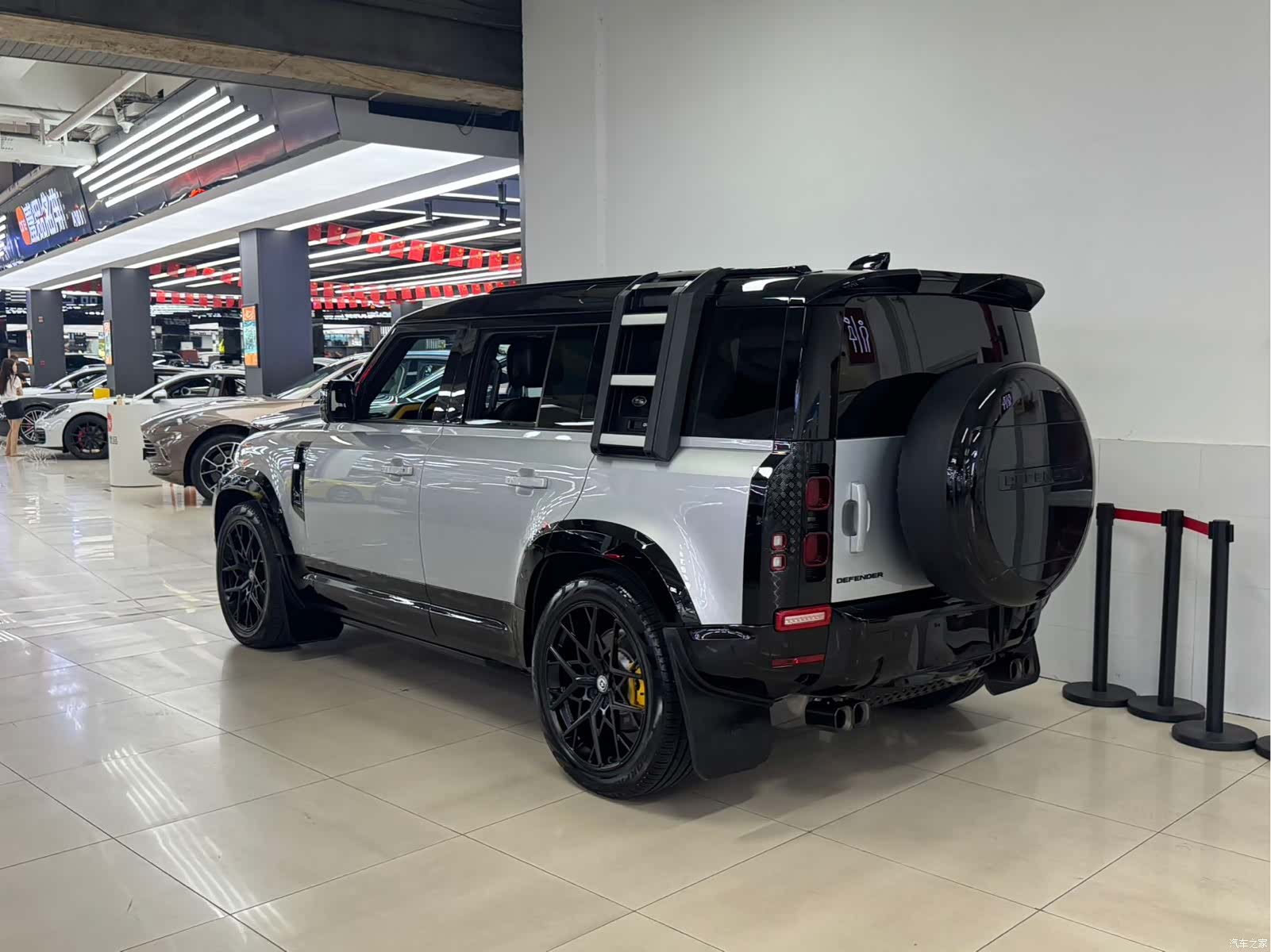 Land Rover Defender, 2021 3