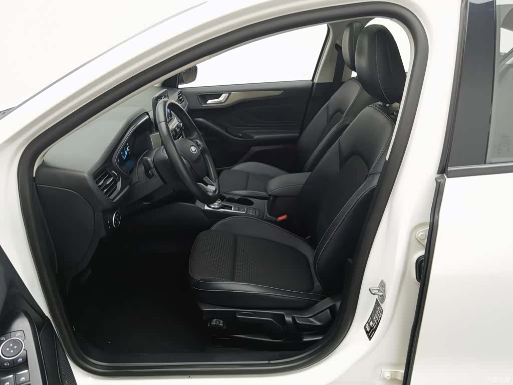 Ford Focus, 2019 10