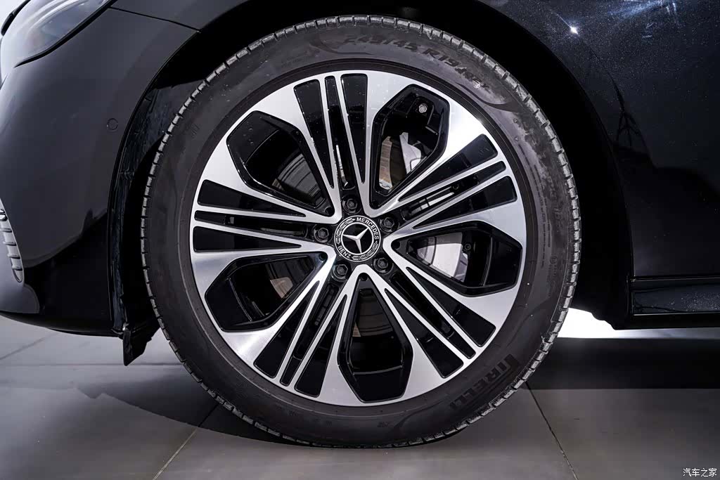 Mercedes-Benz E-Class, 2025 12