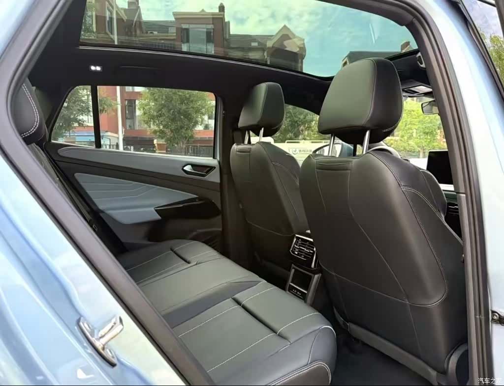 Volkswagen ID.4, 2023 все фото