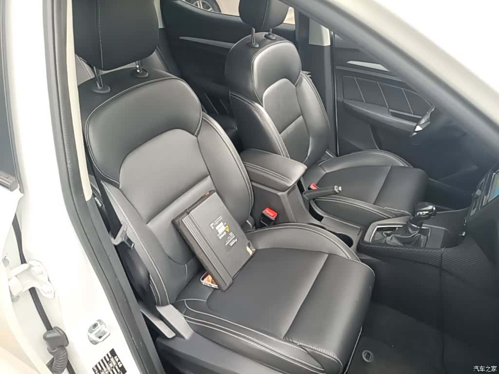 MG ZS, 2017 25