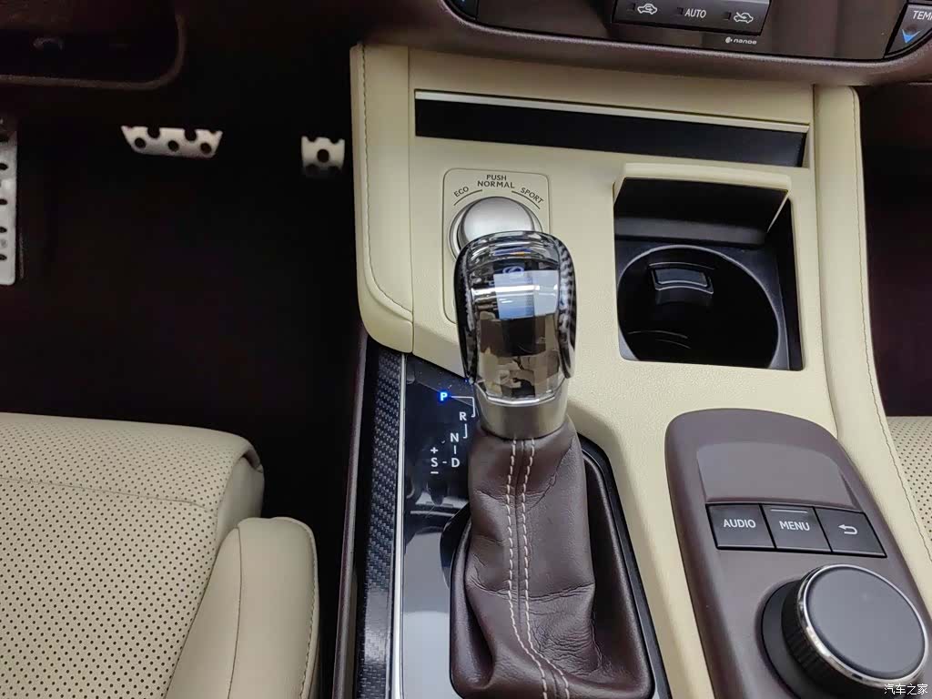 Lexus ES, 2016 13