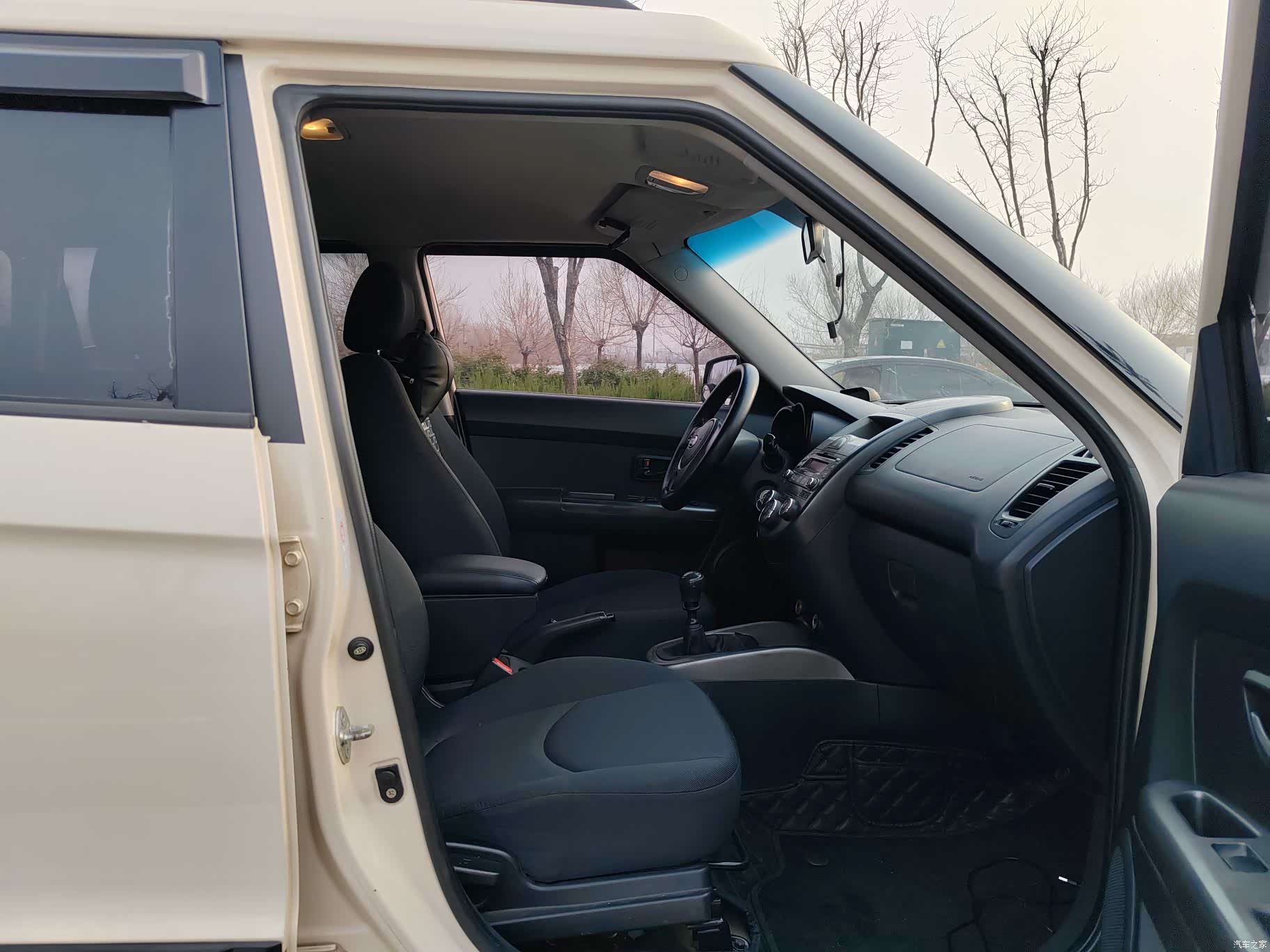 Kia GL, 2011 14