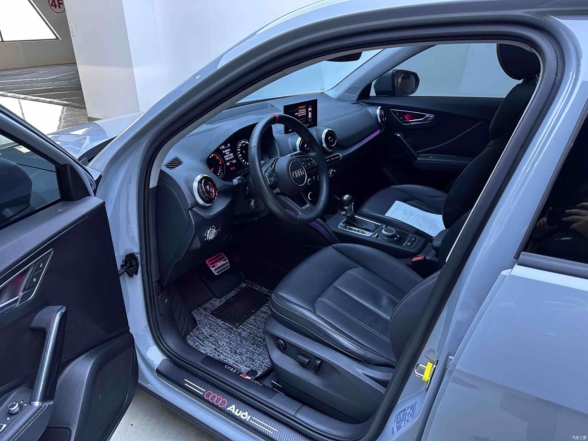 Audi Q2L, 2023 9