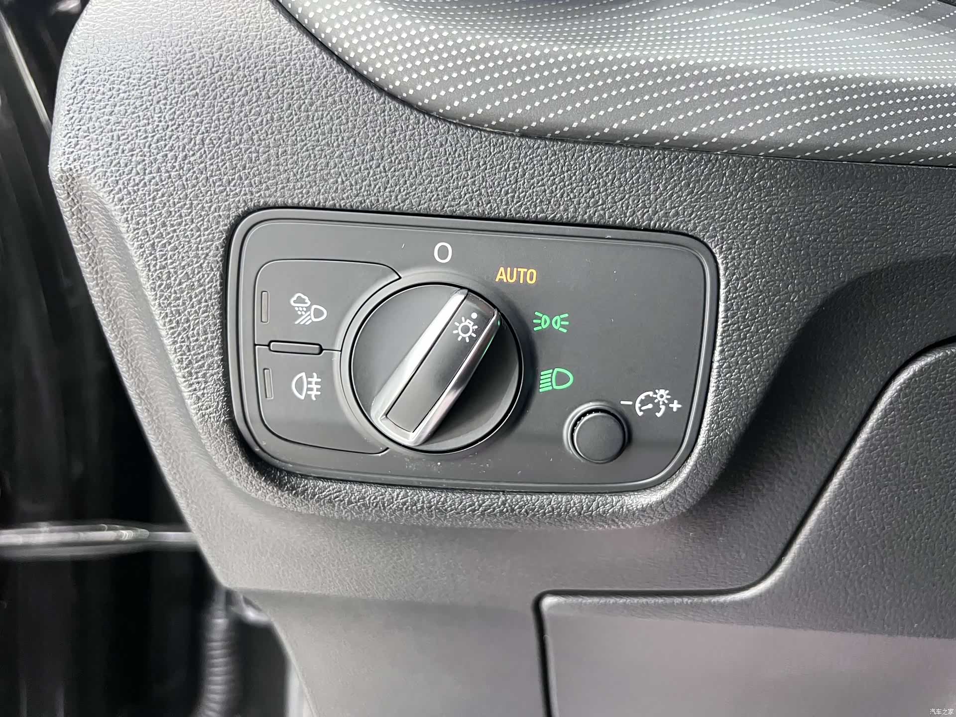 Audi Q2L, 2022 9