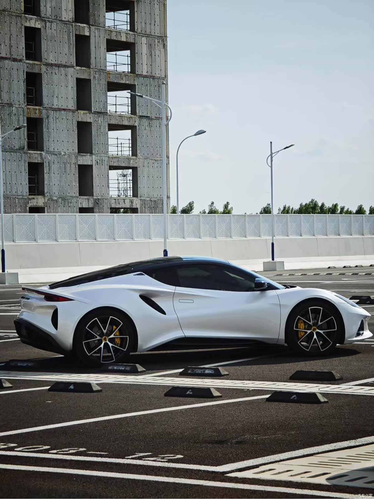 Lotus EMIRA, 2025 7