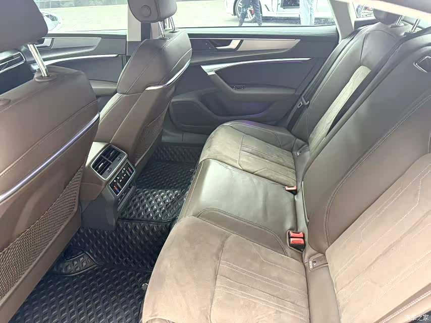 Audi A7L, 2023 7