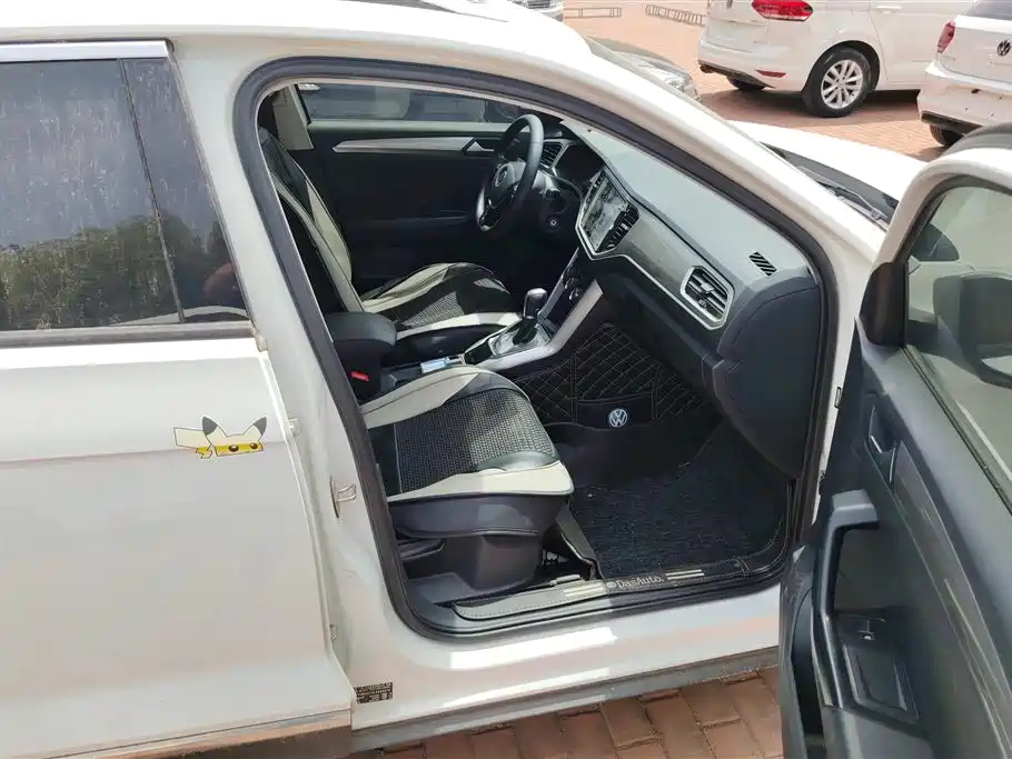 Volkswagen T-ROC exploring Songs