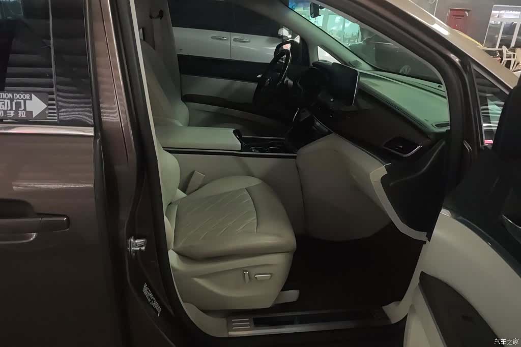 Buick GL8, 2020 8