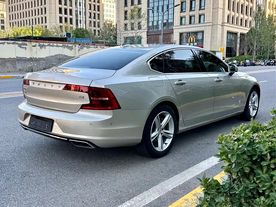 Volvo S90