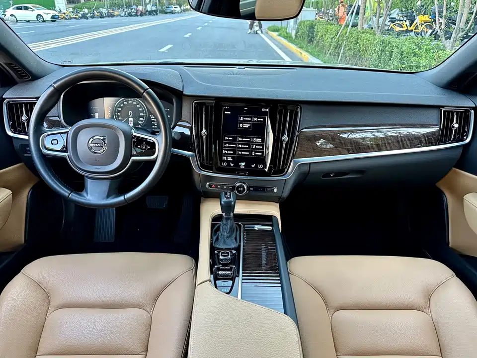 Volvo S90