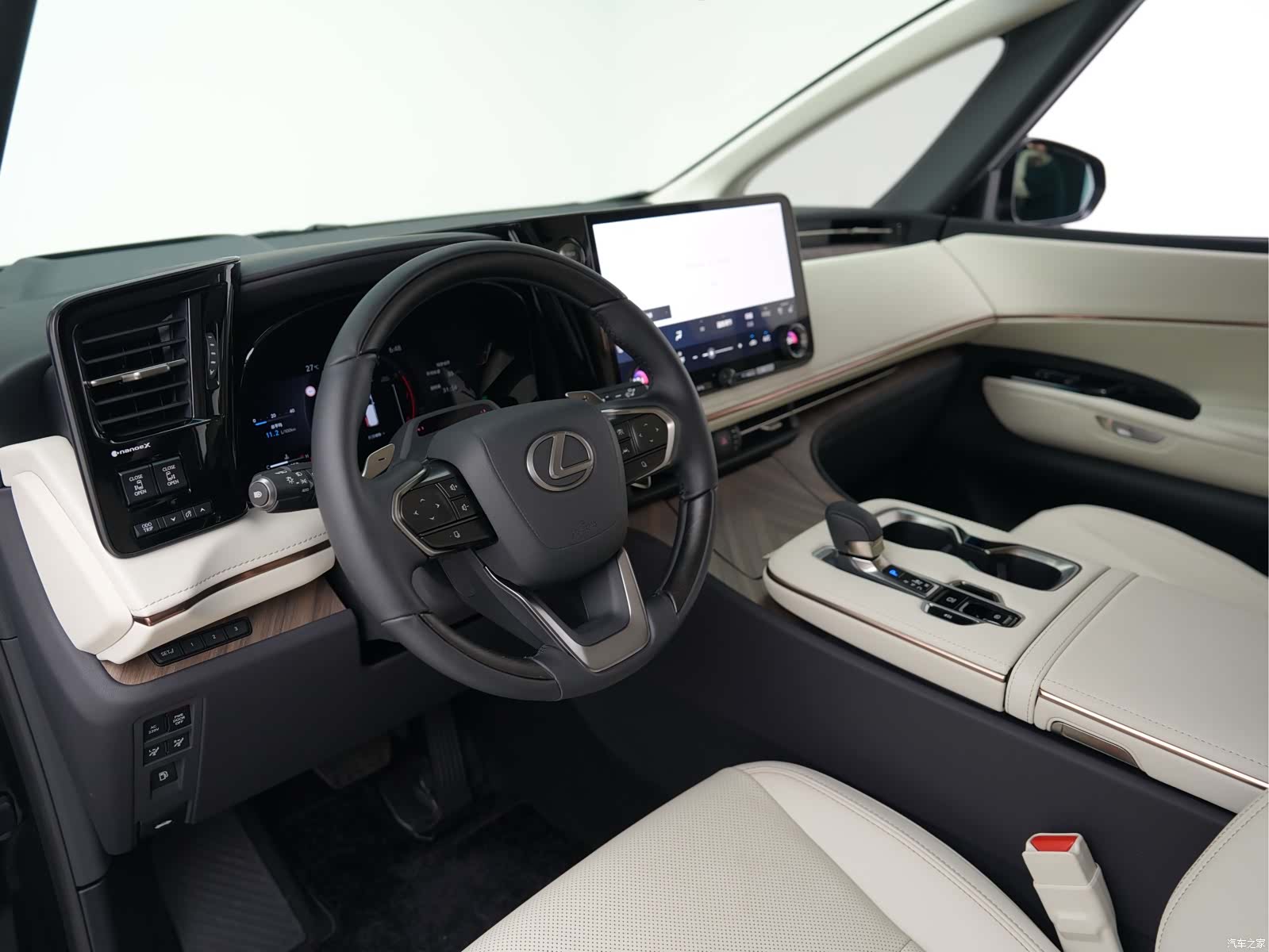 Lexus LM, 2026 19