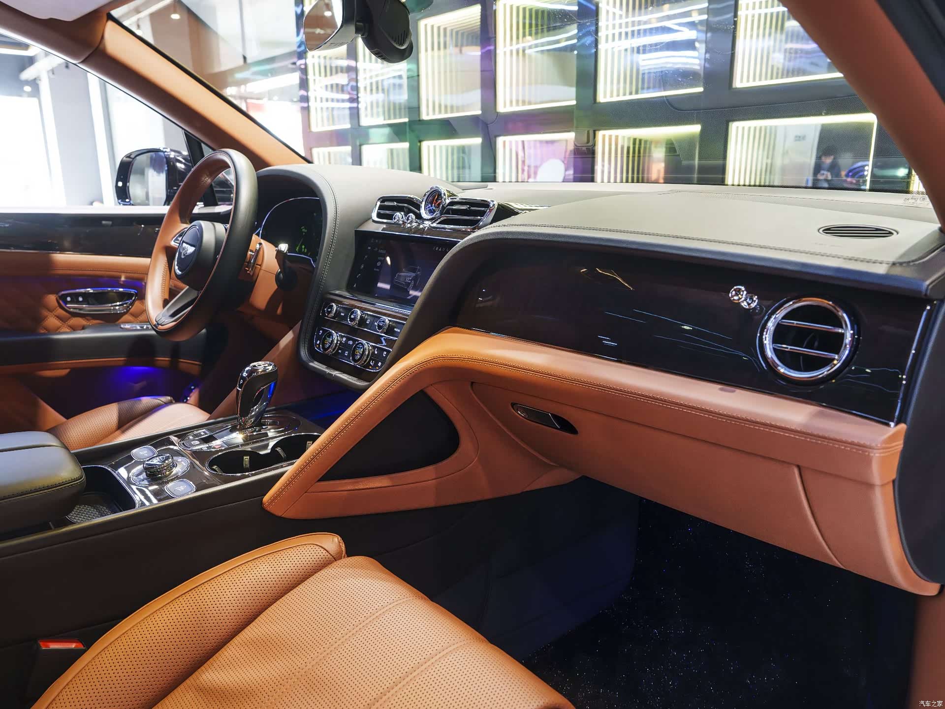 Bentley Bentayga, 2022 15