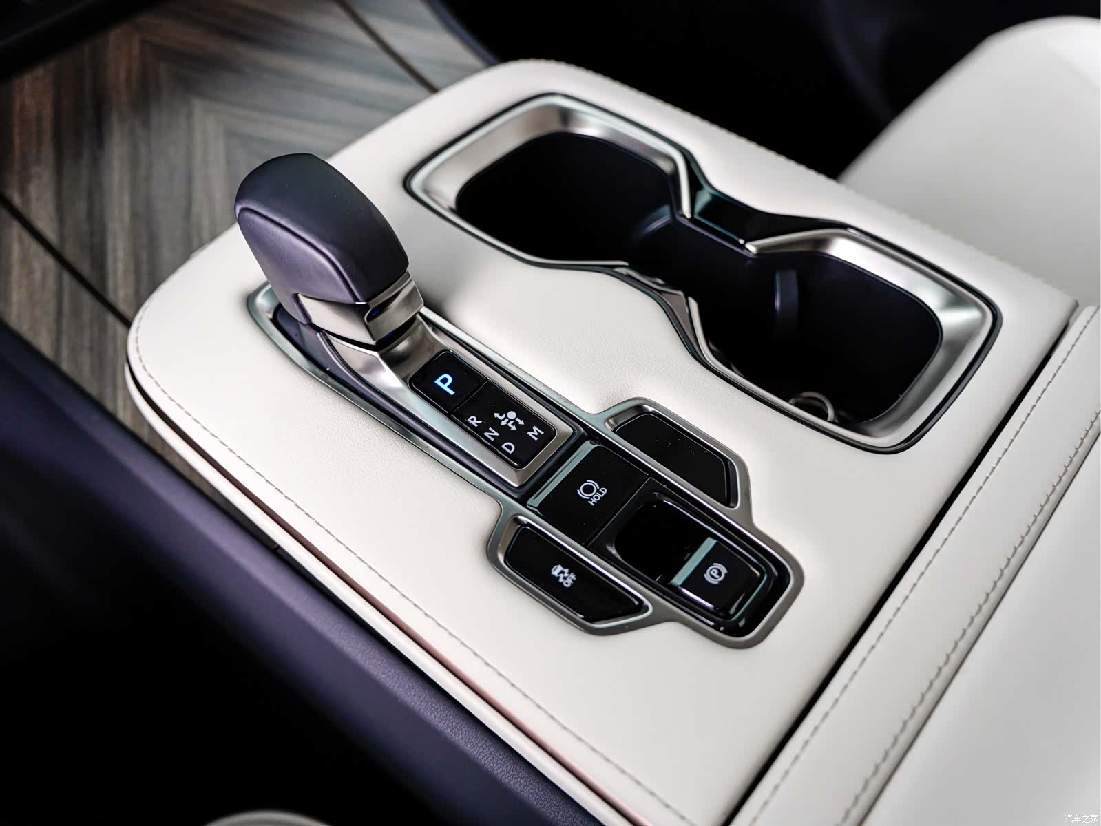 Lexus LM, 2026 17