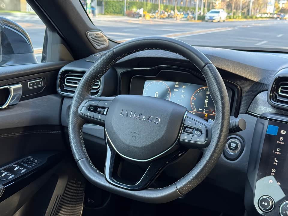 Lynk & Co 03