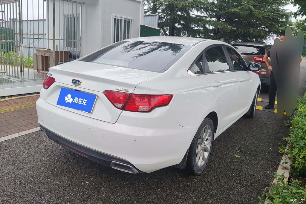 Geely Emgrand, 2017 3