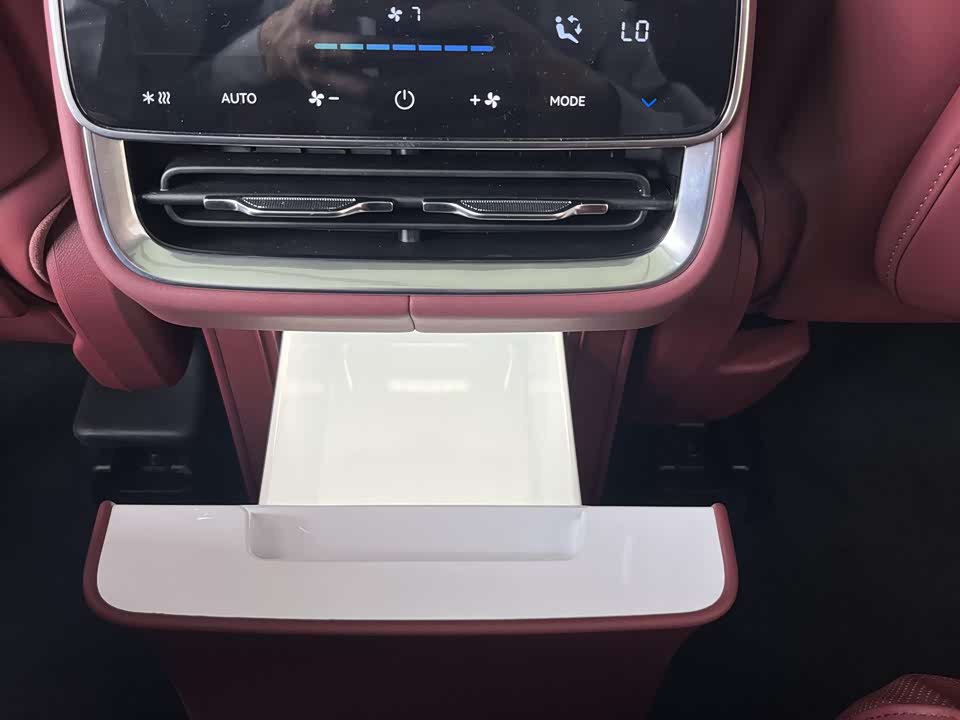 AITO Ask the world M8