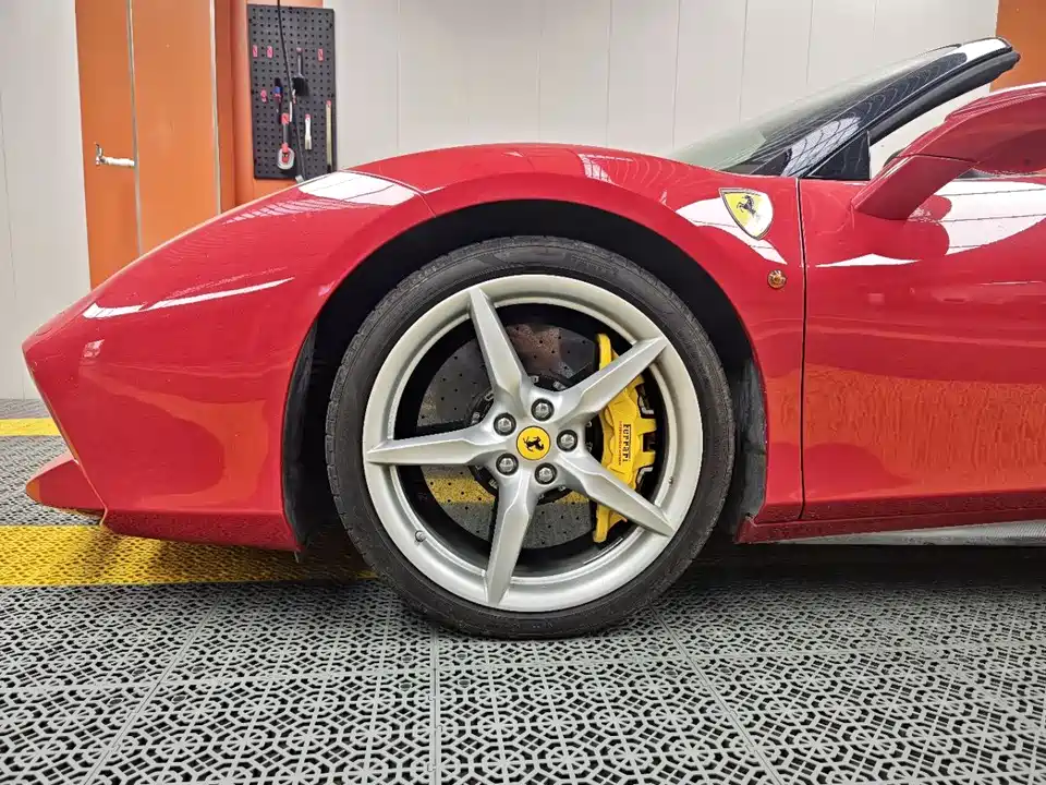 Ferrari 488