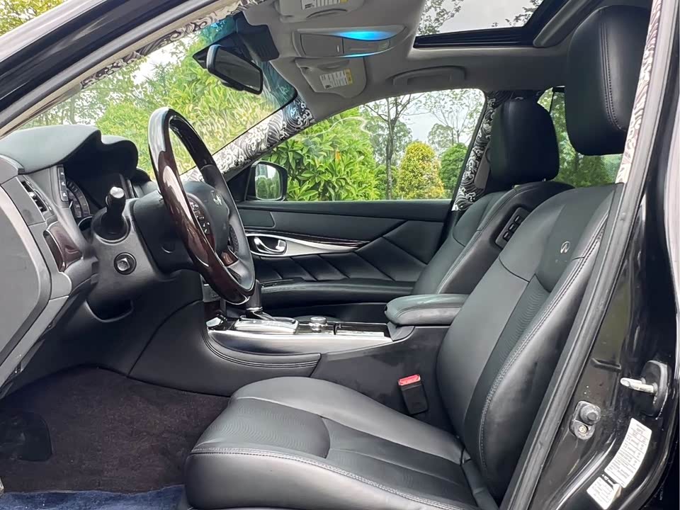 Infiniti Q70 Infiniti Q70