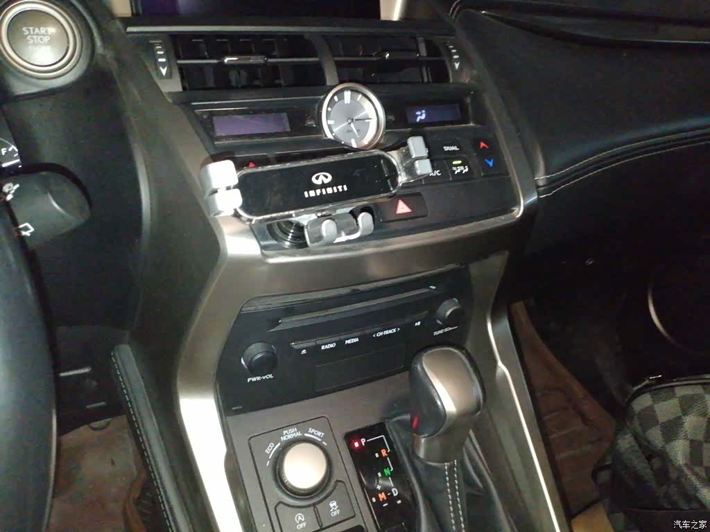 Lexus NX, 2015 14