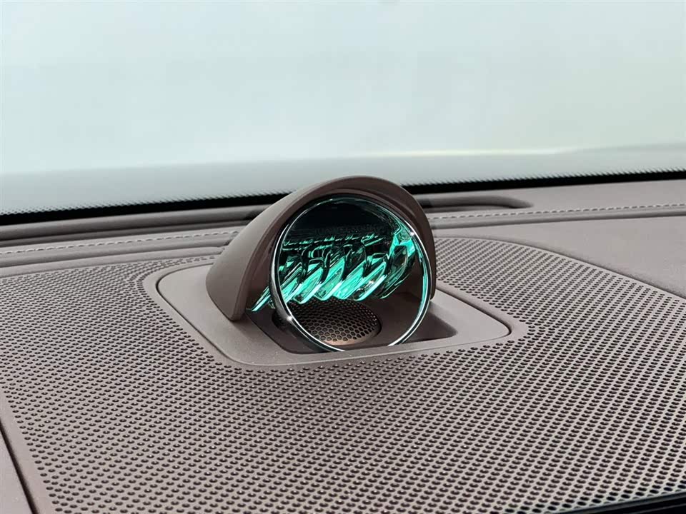 AITO Ask the world M9