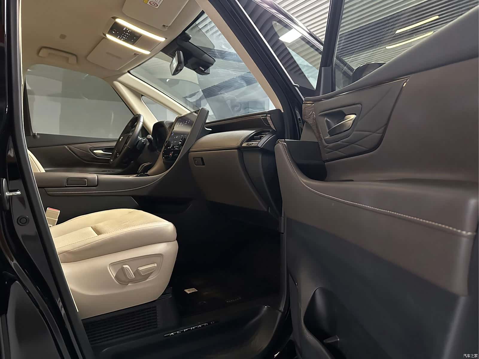 Toyota Alphard, 2024 23