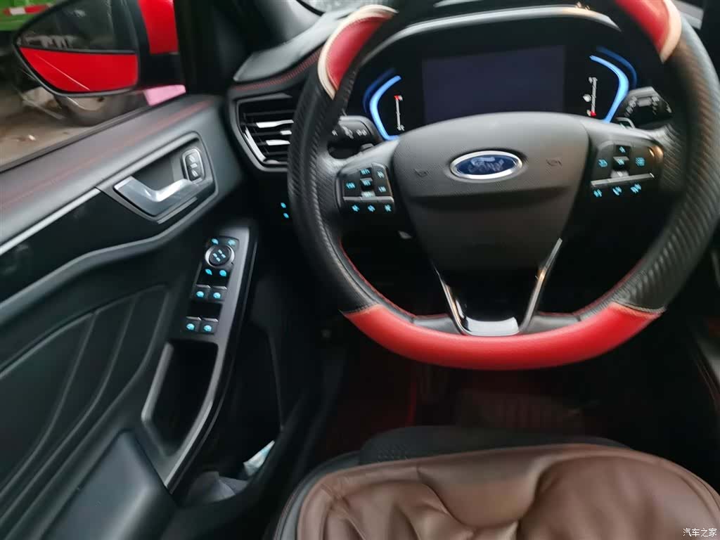 Ford Focus, 2021 3