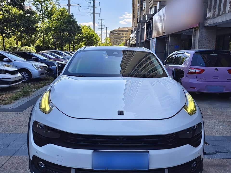 Lynk & Co 02