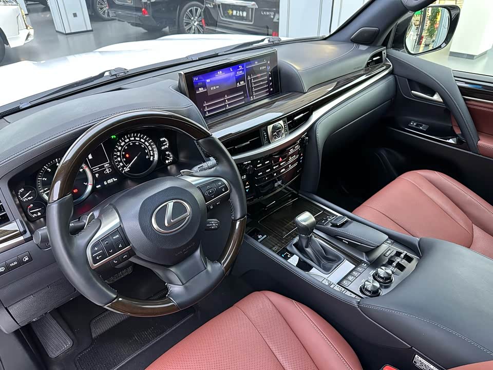 Lexus LX