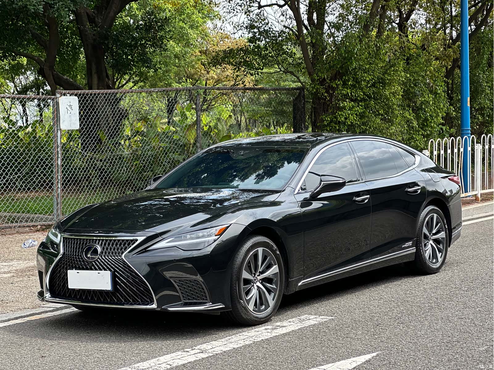 Lexus LS