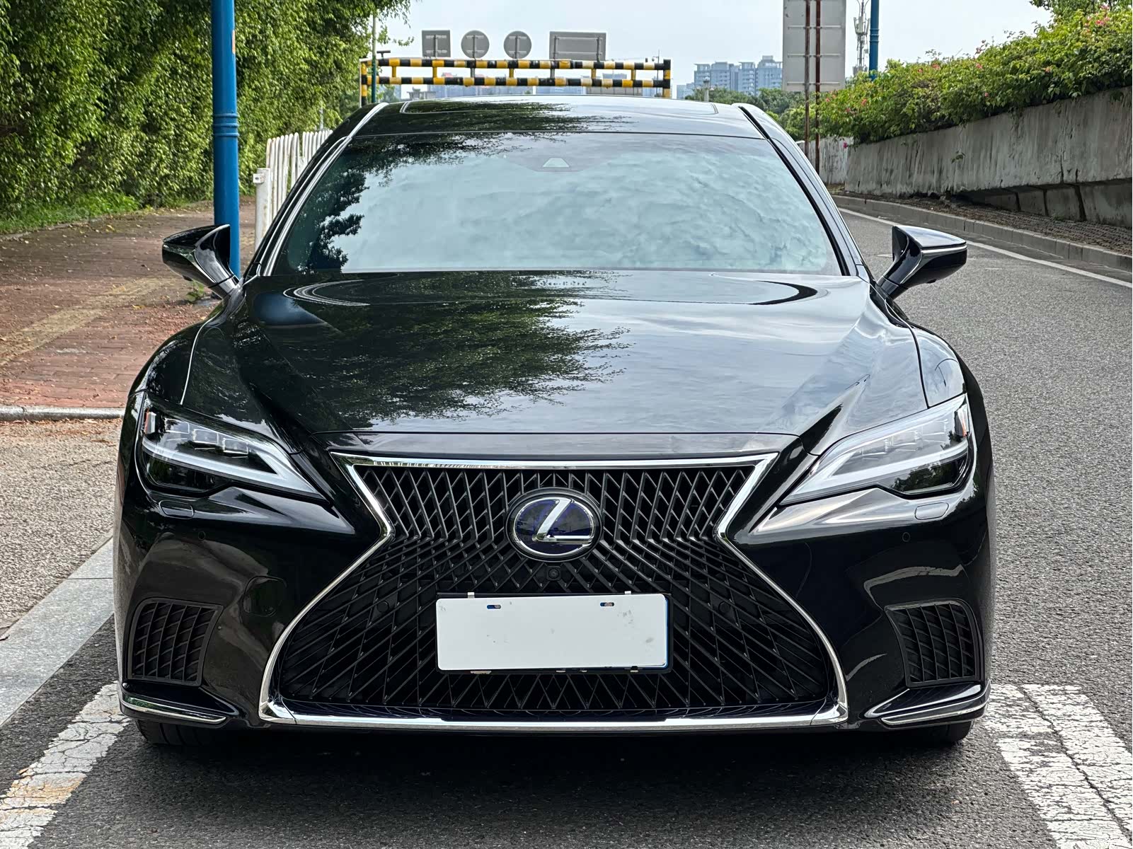 Lexus LS, 2022 2