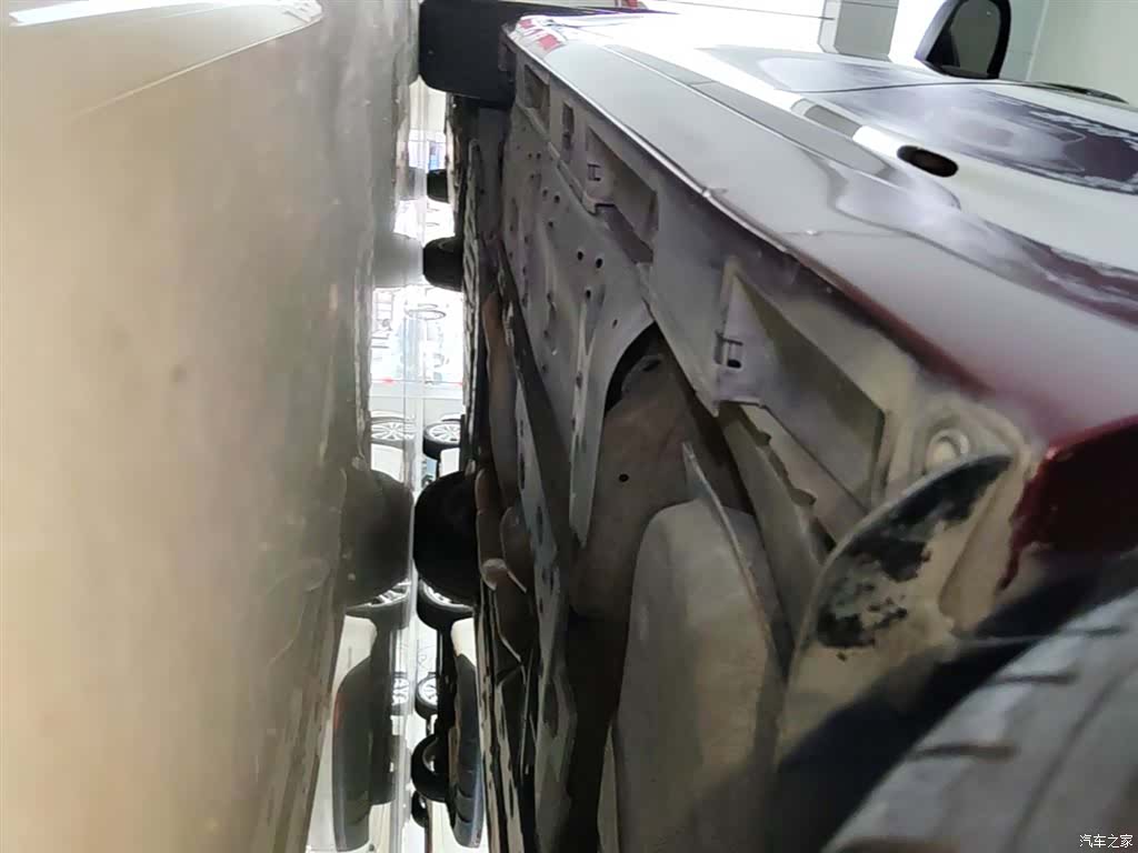 Toyota 2.5V, 2015 21