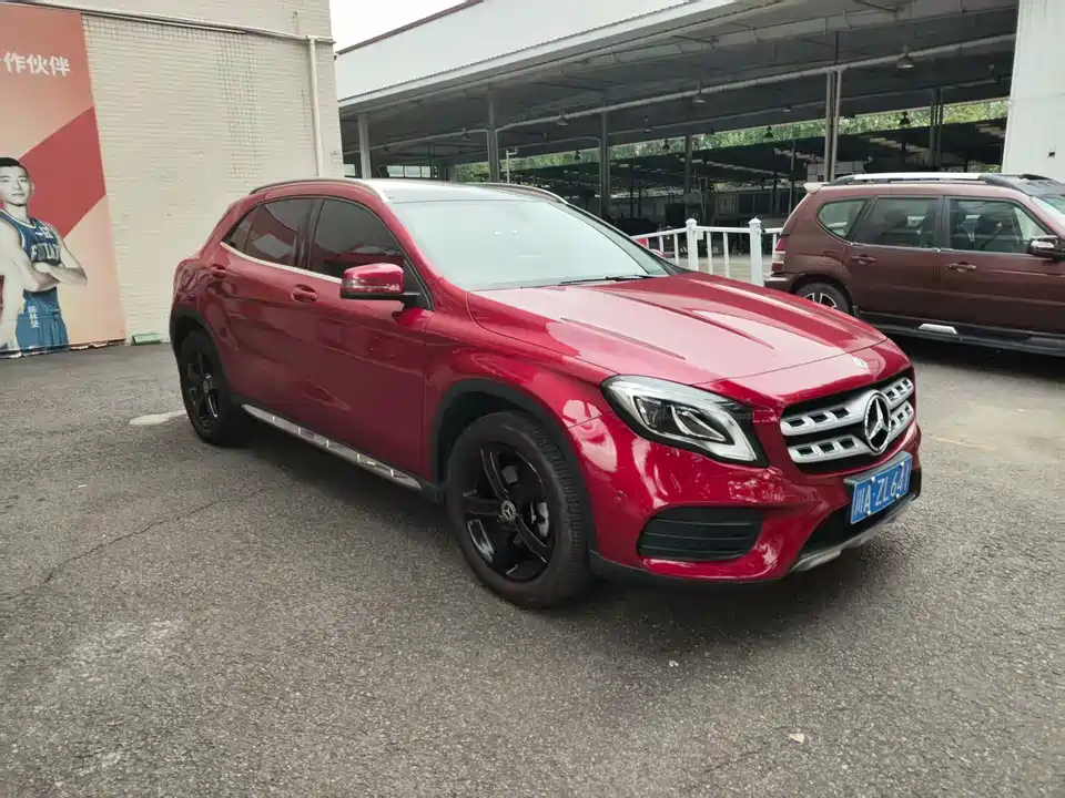 Mercedes-Benz GLA Mercedes-Benz GLA