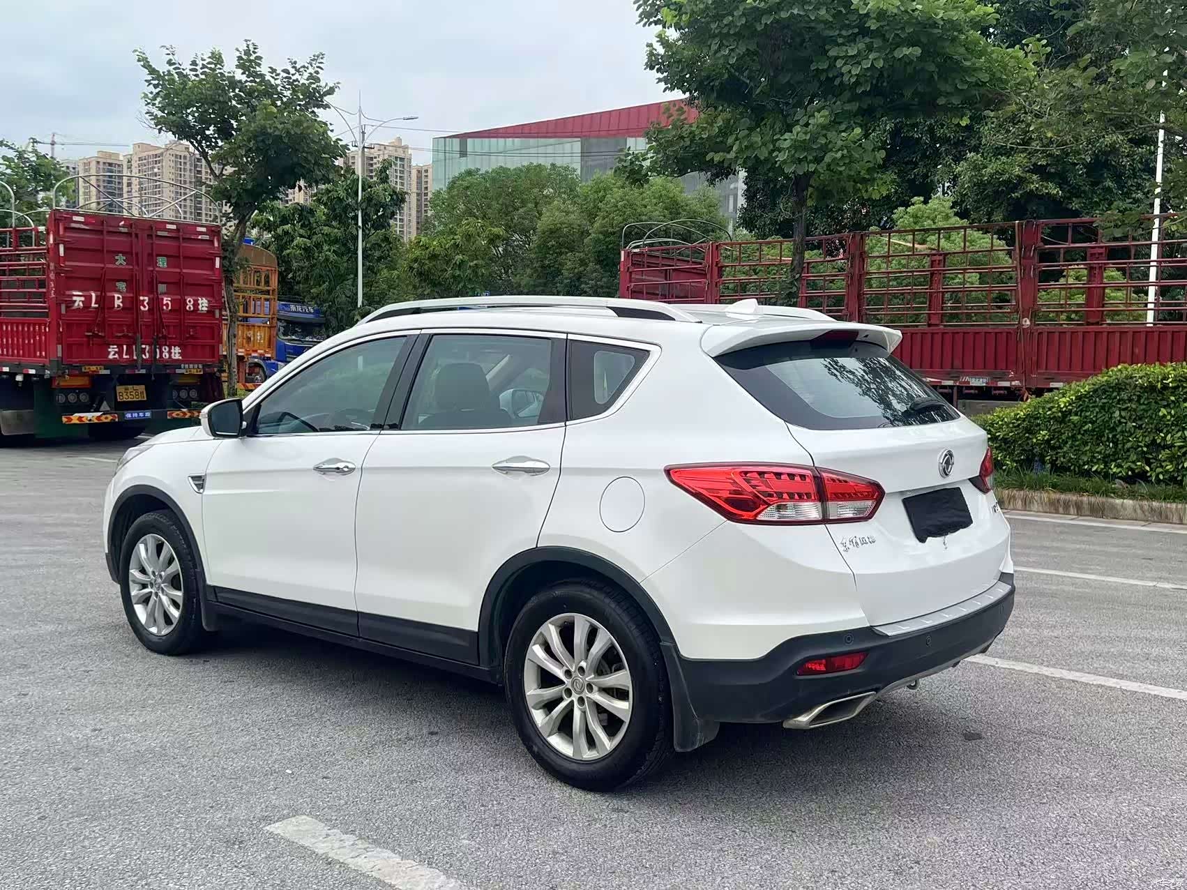 DongFeng AX7, 2015 4