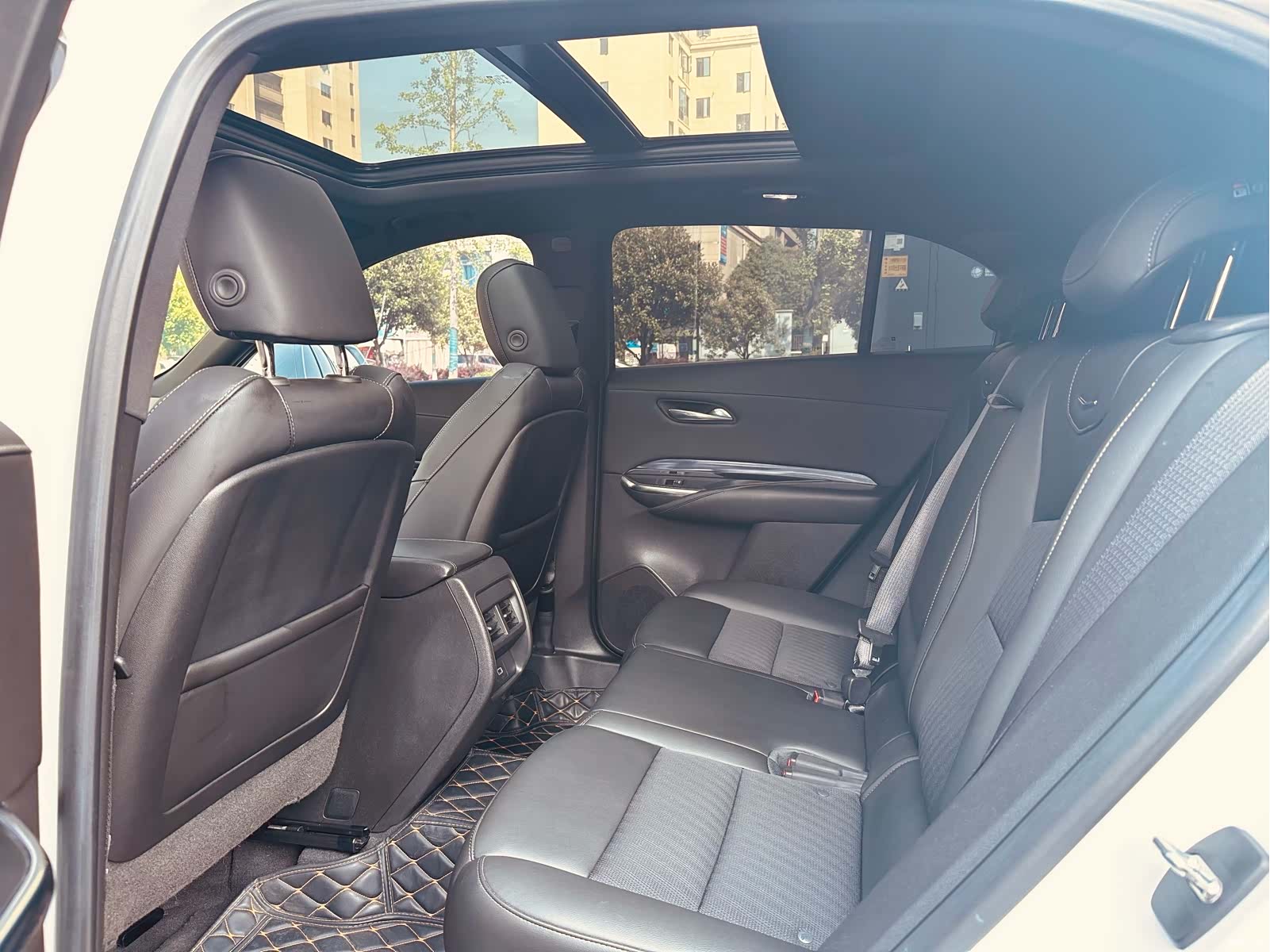 Cadillac XT4, 2022 все фото