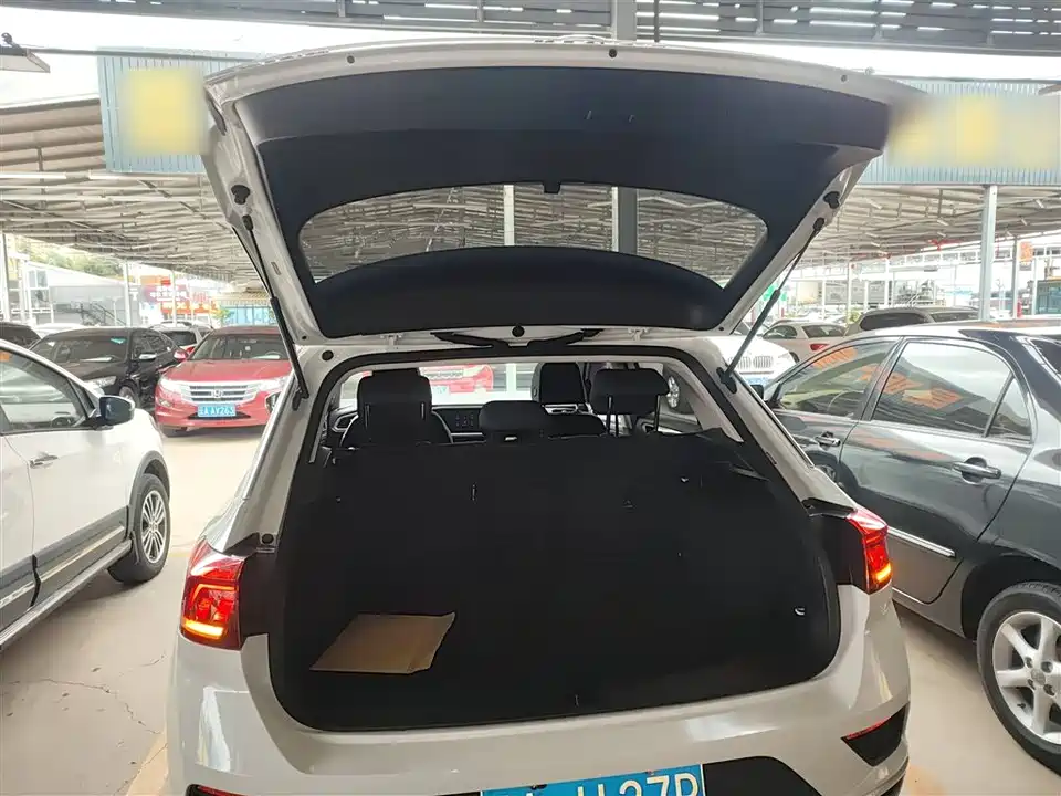 Volkswagen T-ROC exploring Songs