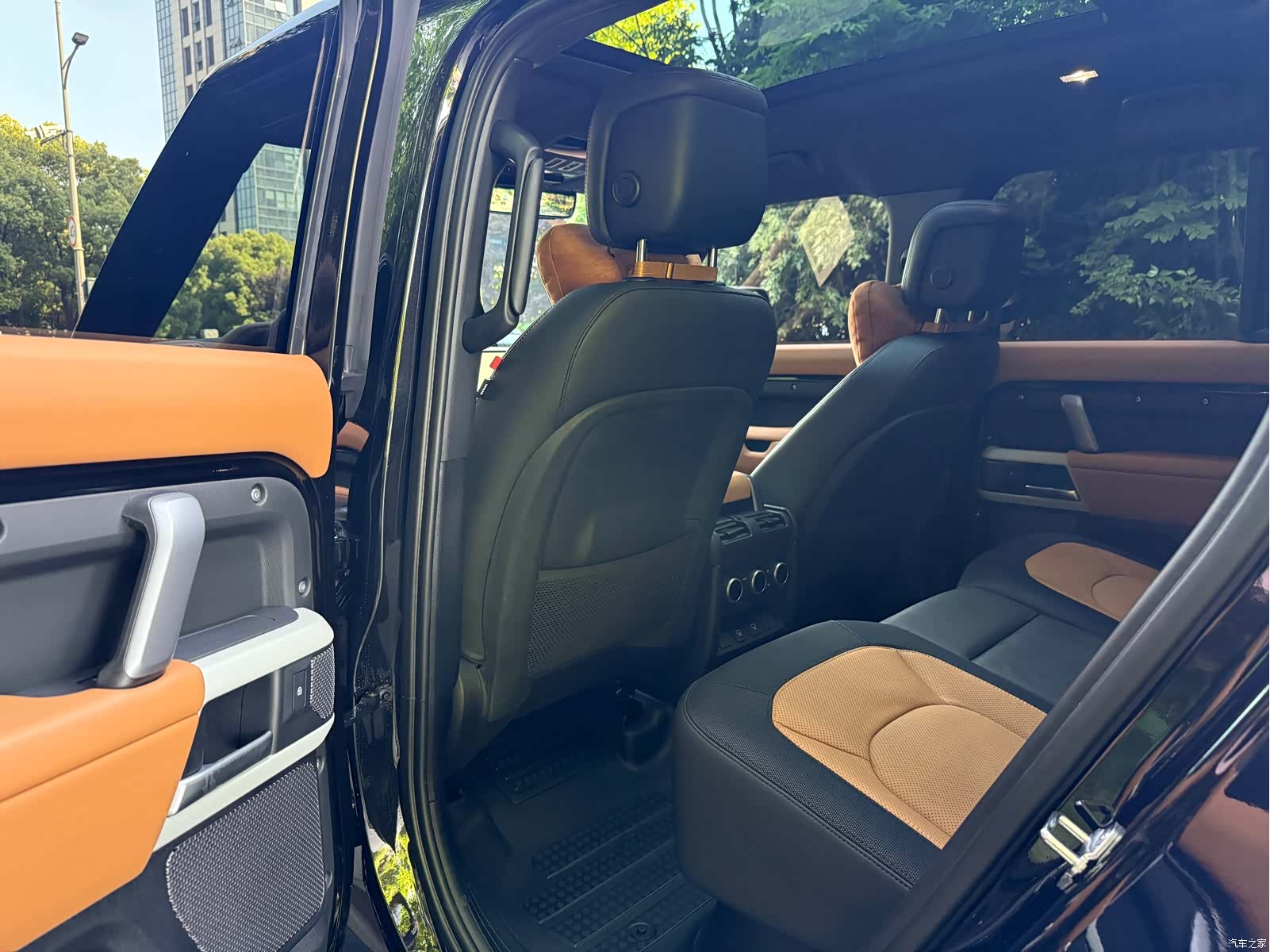 Land Rover Defender, 2024 6