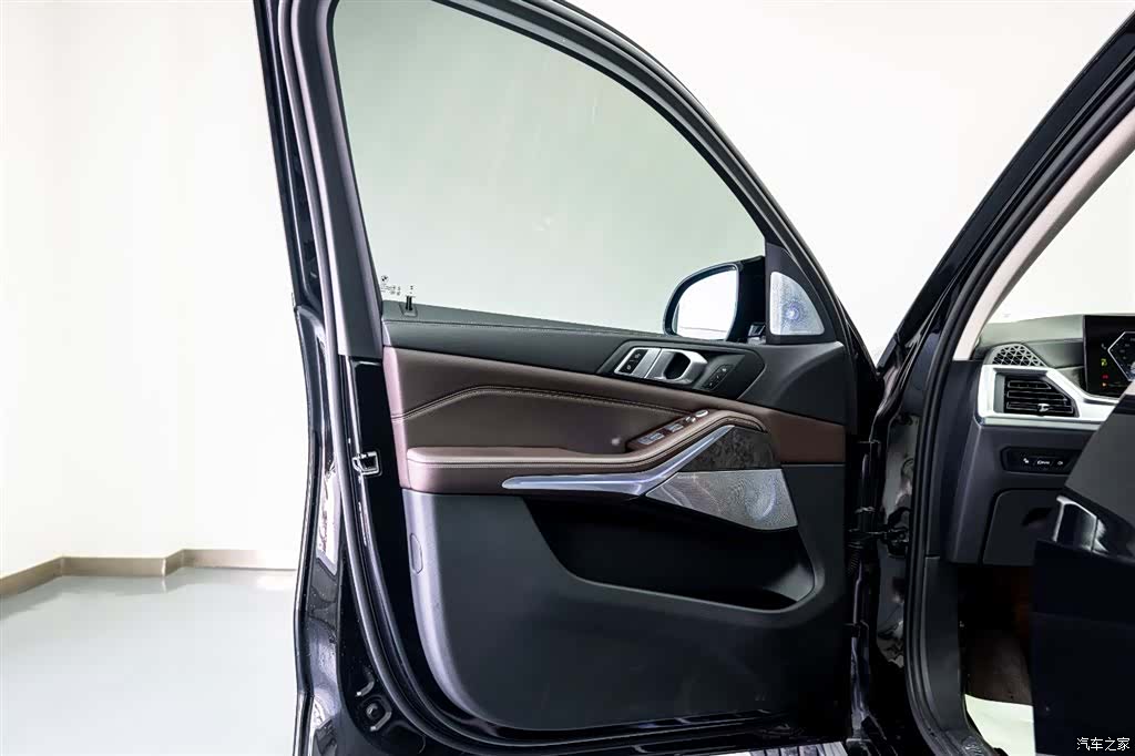 BMW X5, 2024 9