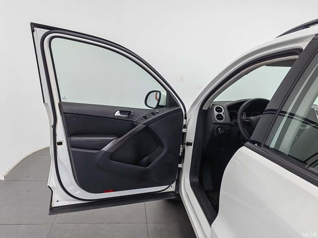 Volkswagen Tiguan, 2012 8