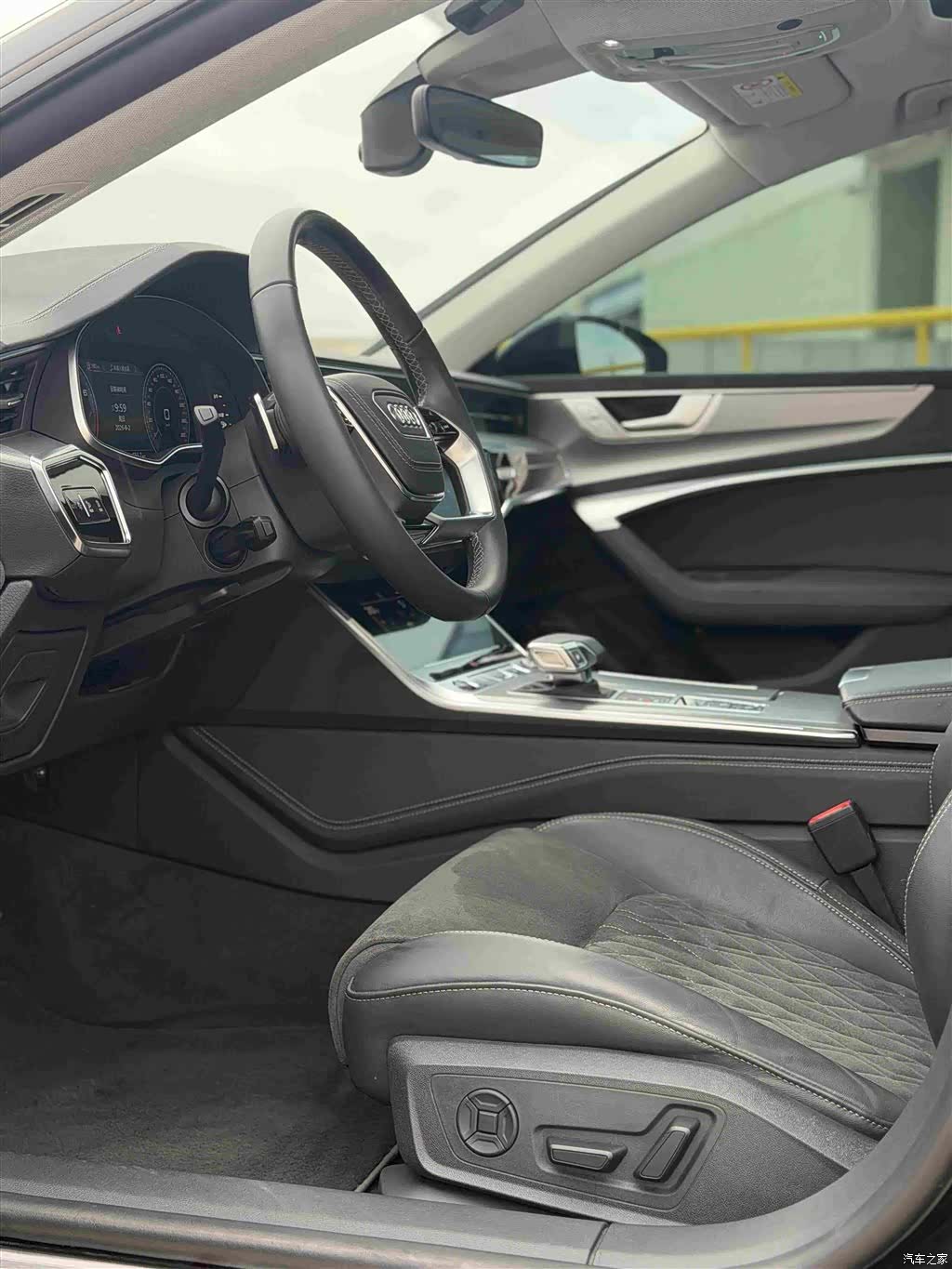Audi A7L, 2024 13