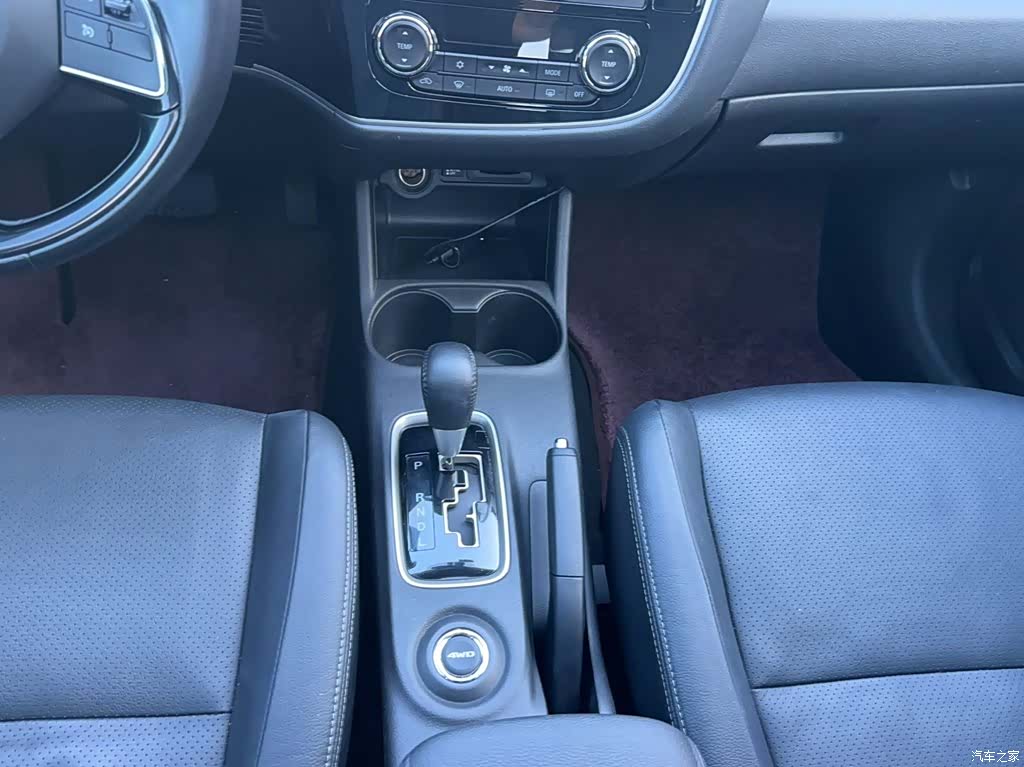 Mitsubishi Outlander, 2015 11