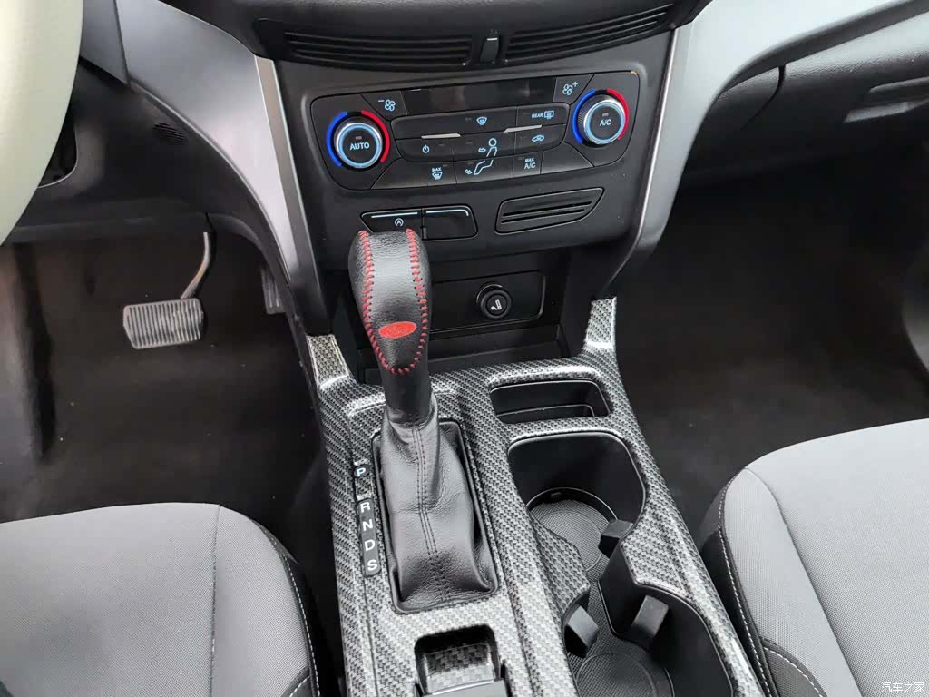 Ford Kuga, 2017 13