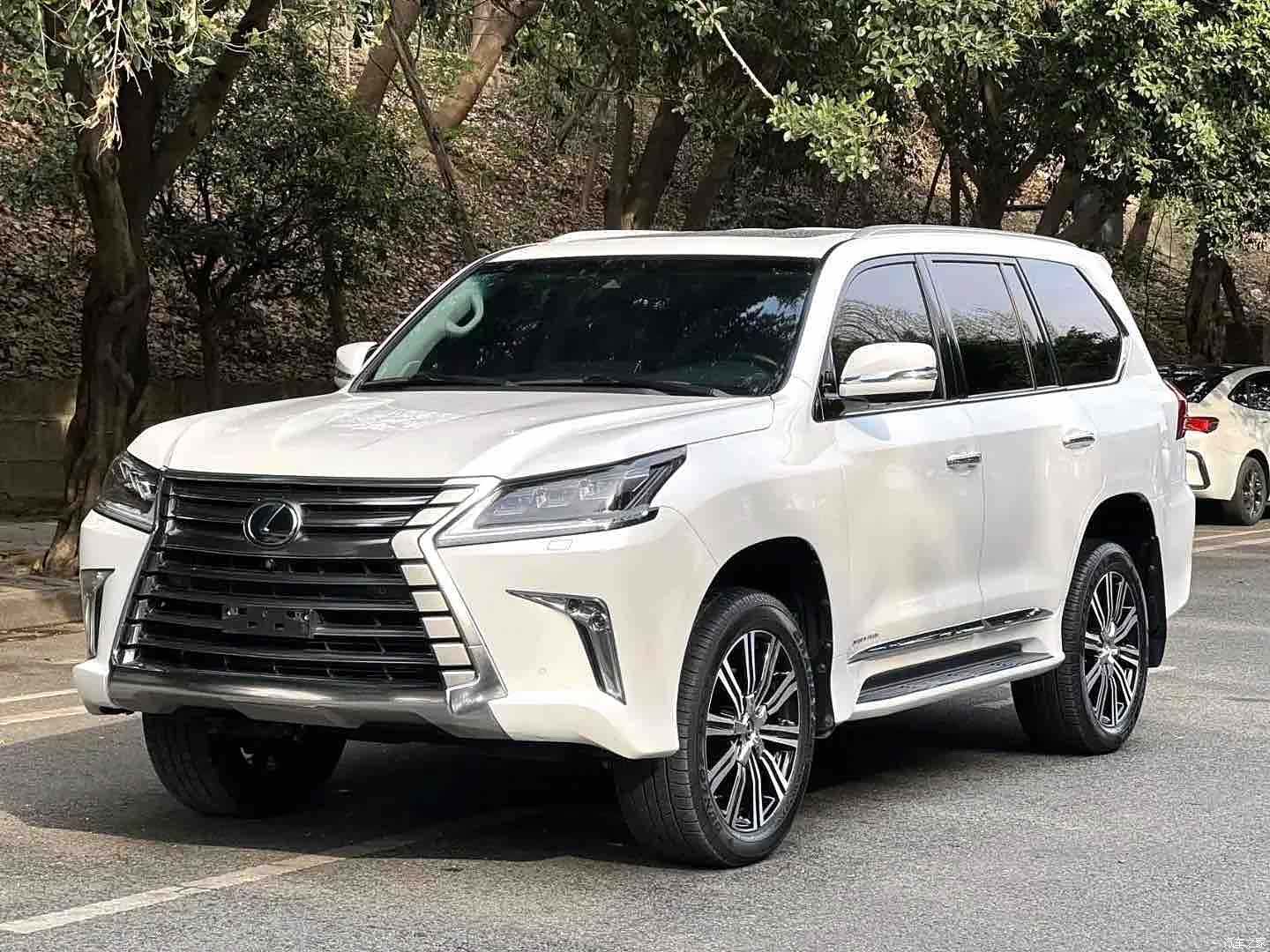 Lexus LX, 2018 1